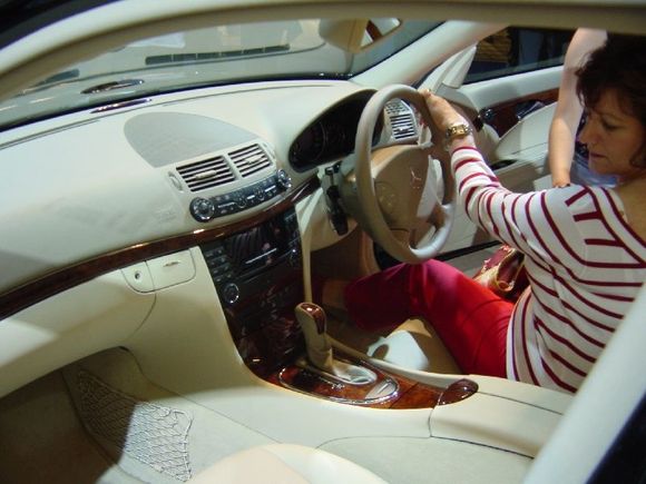 /52 Creme Interior.JPG