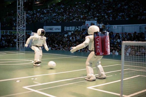honda-asimoplayingfootball2.jpg