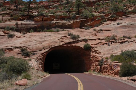 Tunnel Zion.jpg