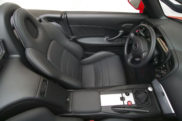 04_S2000_int15.jpg
