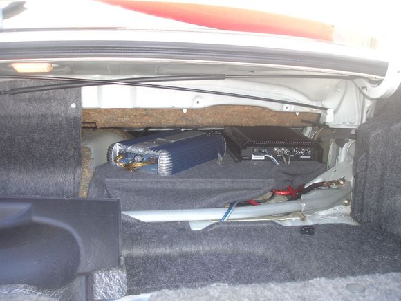 Sub and Amp setup 005.JPG