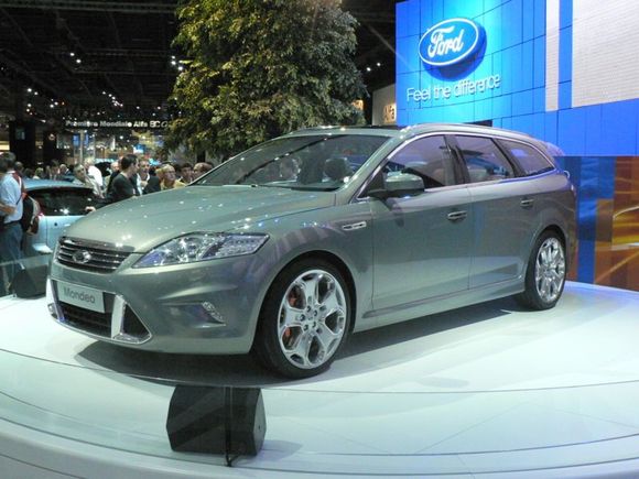 800px-FordMondeoBreak2.jpg