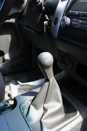 FRONTR_NEW_knob_LR.jpg