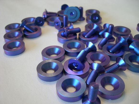 blue titanium washersbolts 002.jpg