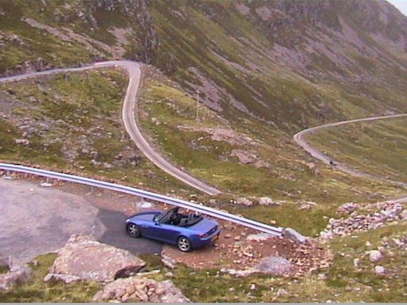 Bealach Na Ba - hairpins on South side 1.JPG