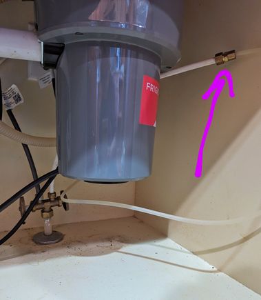 ^This seems to be the connection to the refrigerator water line from the water line coming in under the sink.