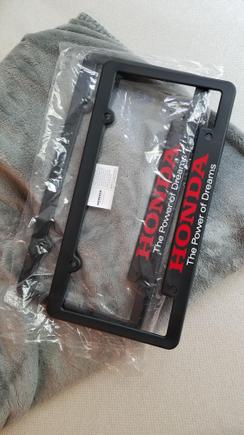 I was driving behind a Civic hatch that had these license plate frames and just had to get a pair for my S2000. 