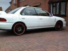 why cant white cars stay clean for longer