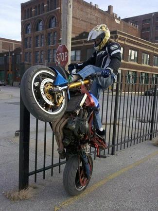 onehandedpodiumstallcloseup