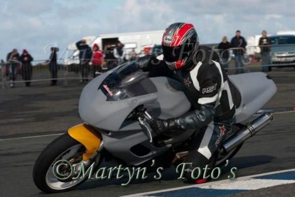 With the new Fireblade forks the front end is planted.
Ex Roger Ditchfield motor refreshed by myself is amazing.
Oh this was on the Jurby circuit here on the Isle of man.