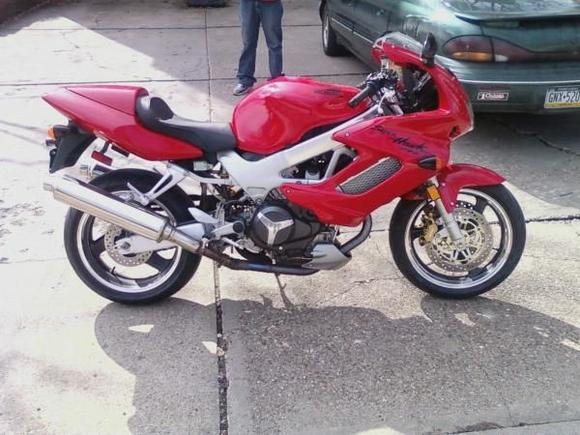 Polished the wheels and the engine case it looks sooo much better