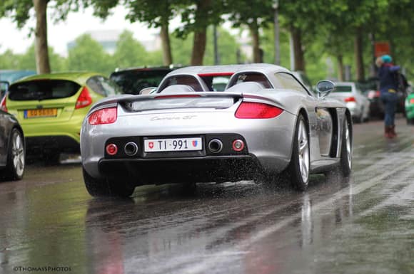 Porsche CarreraGT accelerating through the Rain! By Thomas S Photos