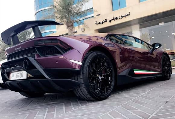 First Lamborghini Huracan Performante in Qatar! The color looks amazing!