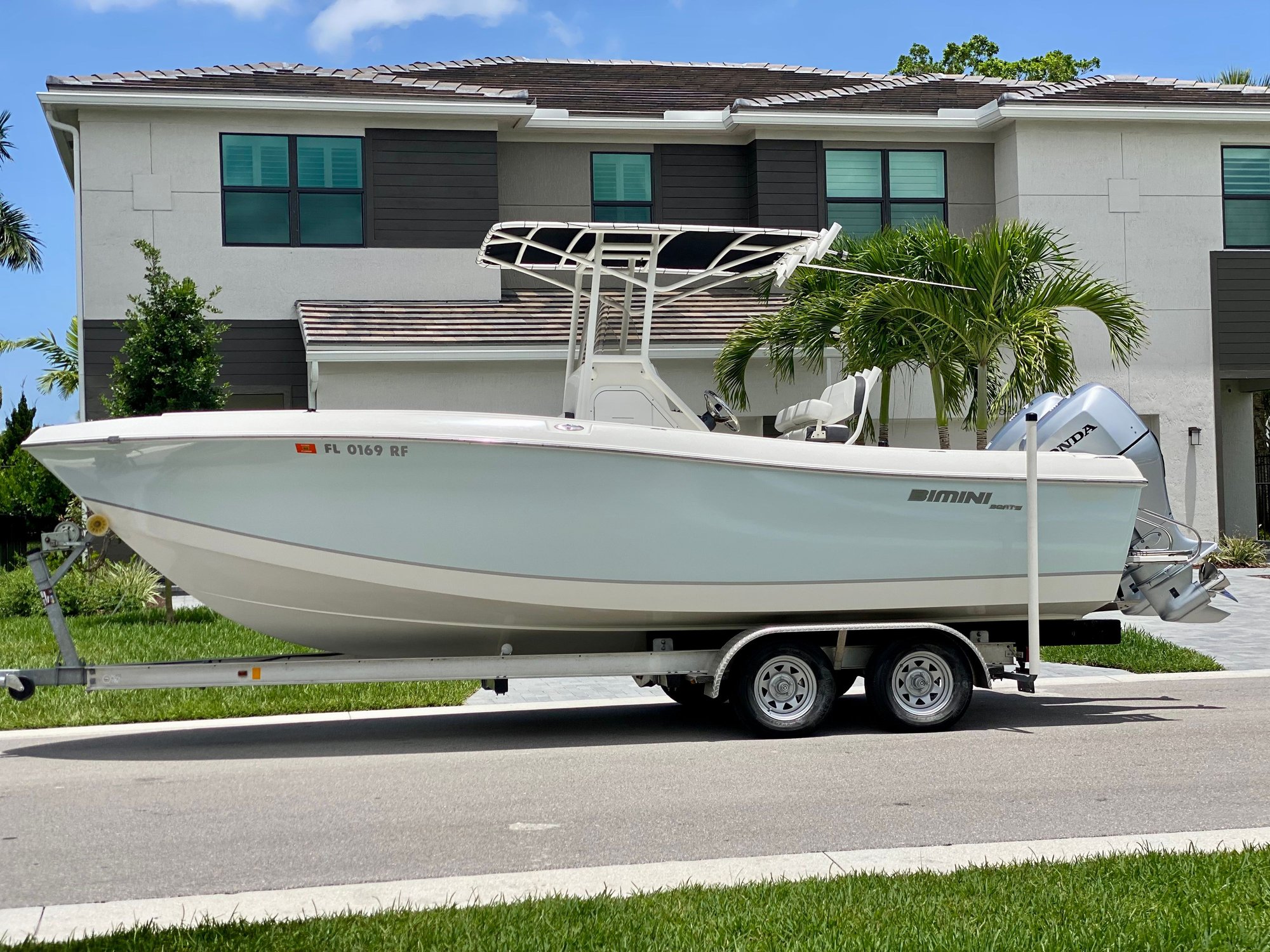 2017 Bimini center console 24ft boat twin 115 Honda 28 hours The Hull