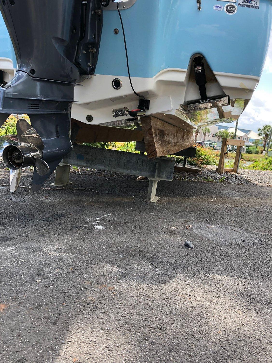 Sidescan transducer location on Contender 25 Bay (stepped hull) The