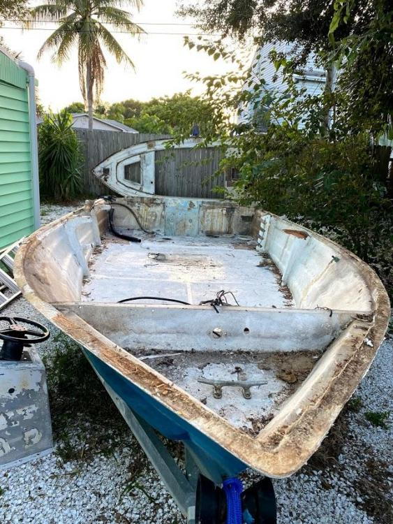 Hewes update: stringers are glassed and bulk heads are in. The hull in now  fixed… Skiff Life