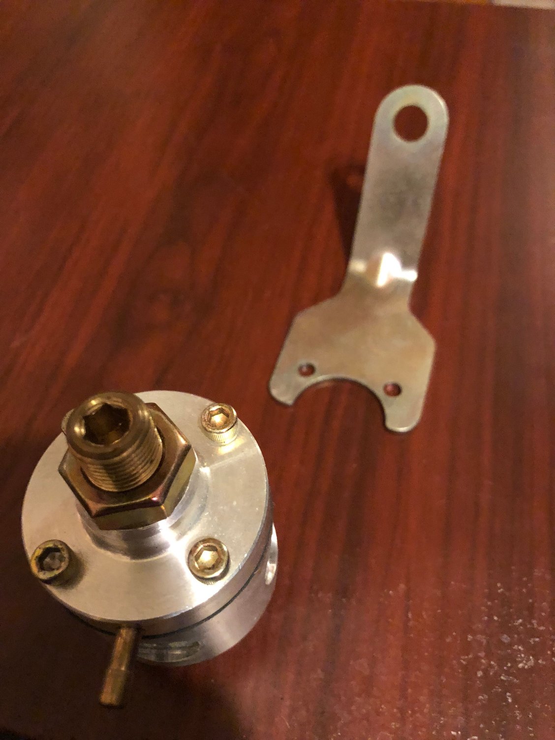 Maryland Mallory 4309 Fuel pressure regulator. (One needed to convert