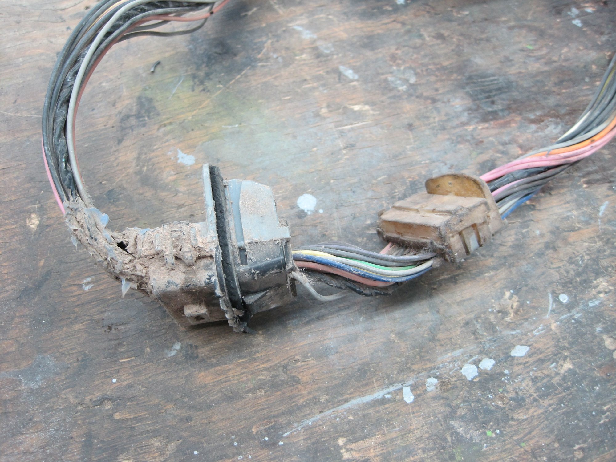 The potting material block is on the right.