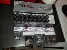 Brian tooley racing sk001 valve spring kit with retainers, keepers and valve stem seals.