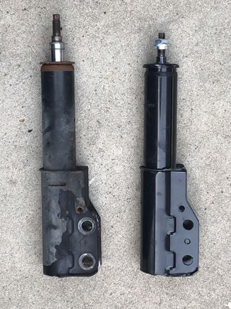 The new strut is still screwed shut.  The old one is held down by nothing, except that it's 28 years old and half dead.  I pulled it all the way up, and it retracted halfway.