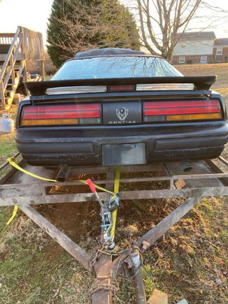 Good rear glass spoiler is shotty