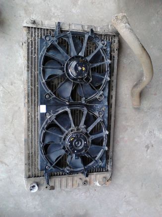 Here are the new fans on an old radiator out of an '89 'Bird. They fit on there with room to spare, so the installation should be a walk in the park, right?