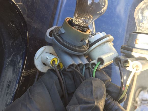 These are 4th gen headlight connectors which need to be changes to the eirlier 3rd gen type