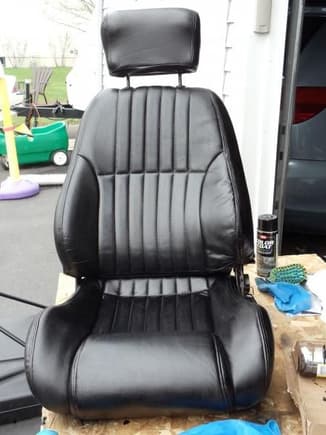Since the test spot looked great, the whole seat was done and with excellent results!