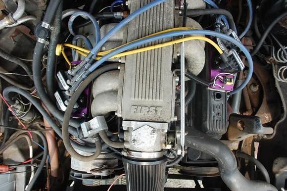 FIRST top view, notice coil packs with no distributor.