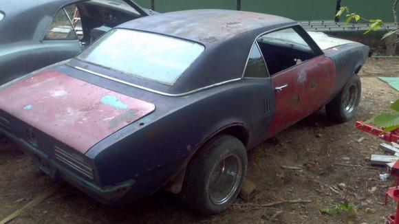 Rear roller shot, it was nice to have a semi-complete car to at least do some envisioning on, the shell just wasnt the same to use for mocking purposes...eventually, all the good body pieces i dont use will be plasma cut out and the rest scrapped...One cars sacrifice to save another!!