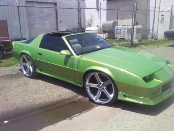 1992 Chevy Camaro
24 Inch Iroc Rim