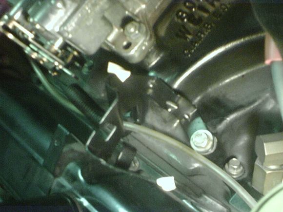 Stock QJet carb bracket with 700R4
Look at where it is bolted