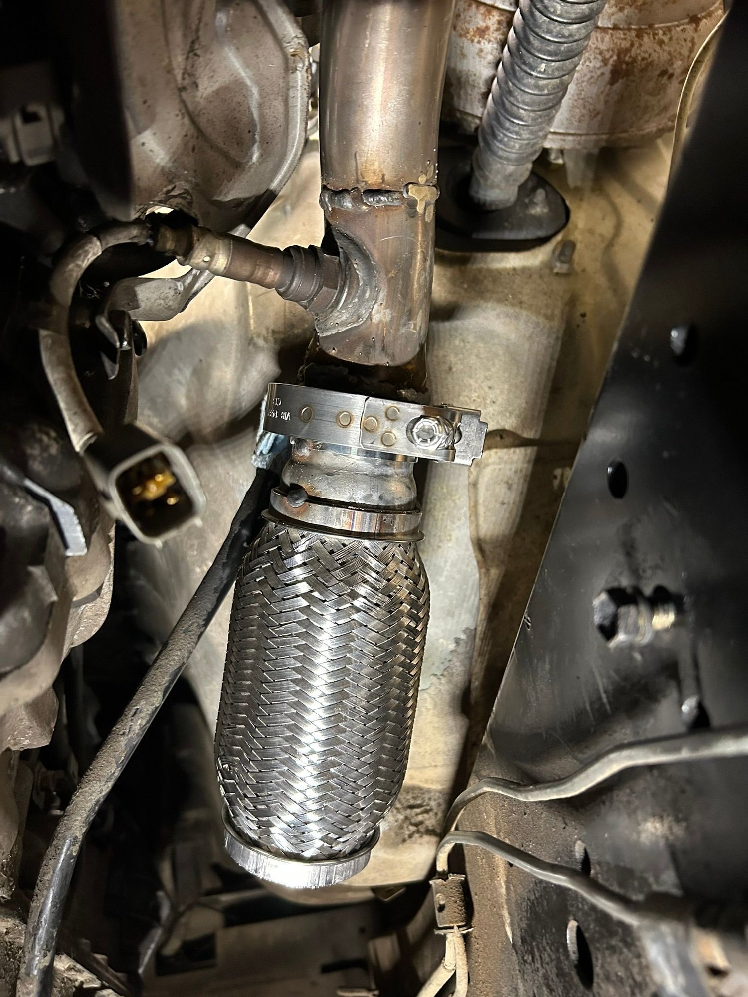 Driver side. You can see where I cut the manifold here to be able to clock it away from the frame. Trimming of the heat shield by the O2 sensor required.