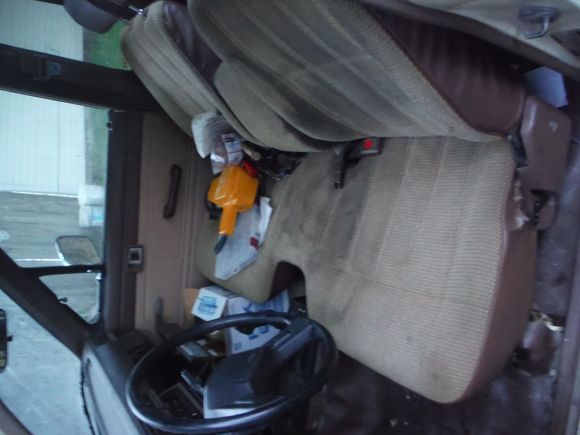 interior is dirty but in way better shape than the 82 I fixed up.