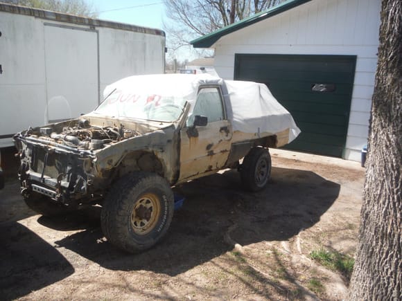 parts truck 85 4runner that will have the 82 body stuck on it.