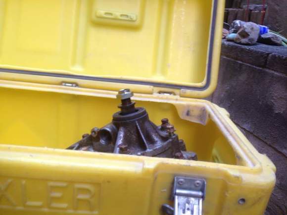 yes - the lid will close and latch