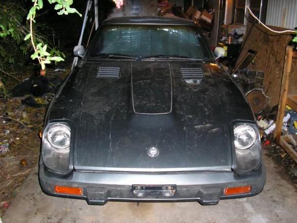 The first picture I took of the '83. Back in 2006. It was a very clean looking Z.