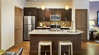 Grapevine Station Apartments and Cottages - Grapevine, TX