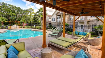 Majestic Oaks Apartments - Pensacola, FL