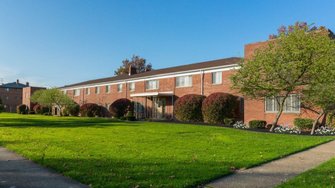 Sherwood Village Apartments - Bedford Heights, OH