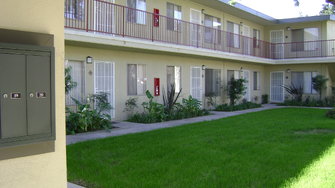 El Puerto Mesa Apartments - Costa Mesa, CA