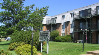 Robinwood Apartments - Coon Rapids, MN