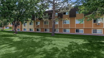 Pine Crest Apartments - Colorado Springs, CO