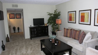 Country View Apartments - Fallbrook, CA