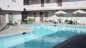 Palm Breeze Apartments - Hemet, CA