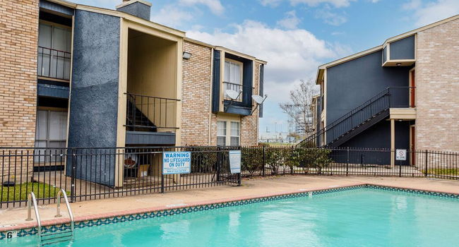 Mainridge Apartments - Houston TX
