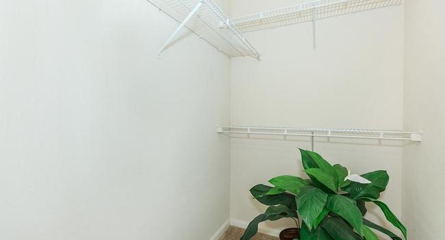 Claremont Apartments - 151 Reviews | Overland Park, KS Apartments for Rent | ApartmentRatings©