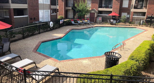 Parque at Bellaire Pool with Sundeck