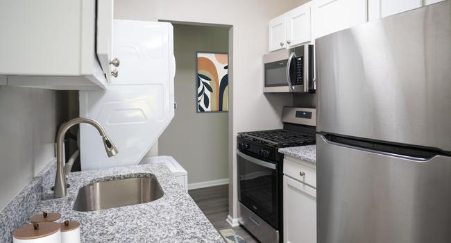 Renovated Kitchen with Washer/Dryer