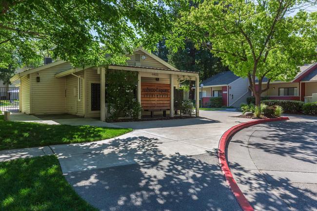 Redwood Square 13 Reviews Sacramento, CA Apartments